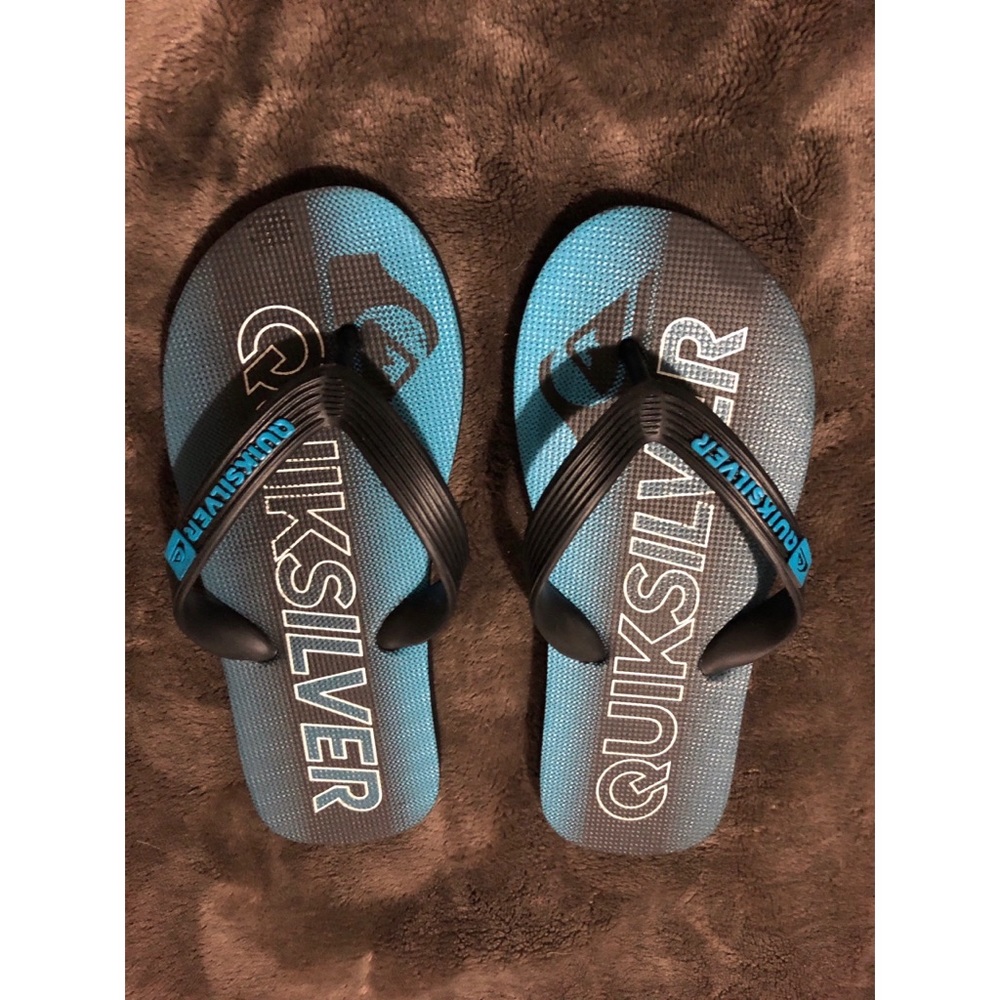 Bundle of two quicksilver boys flip flops, size 4